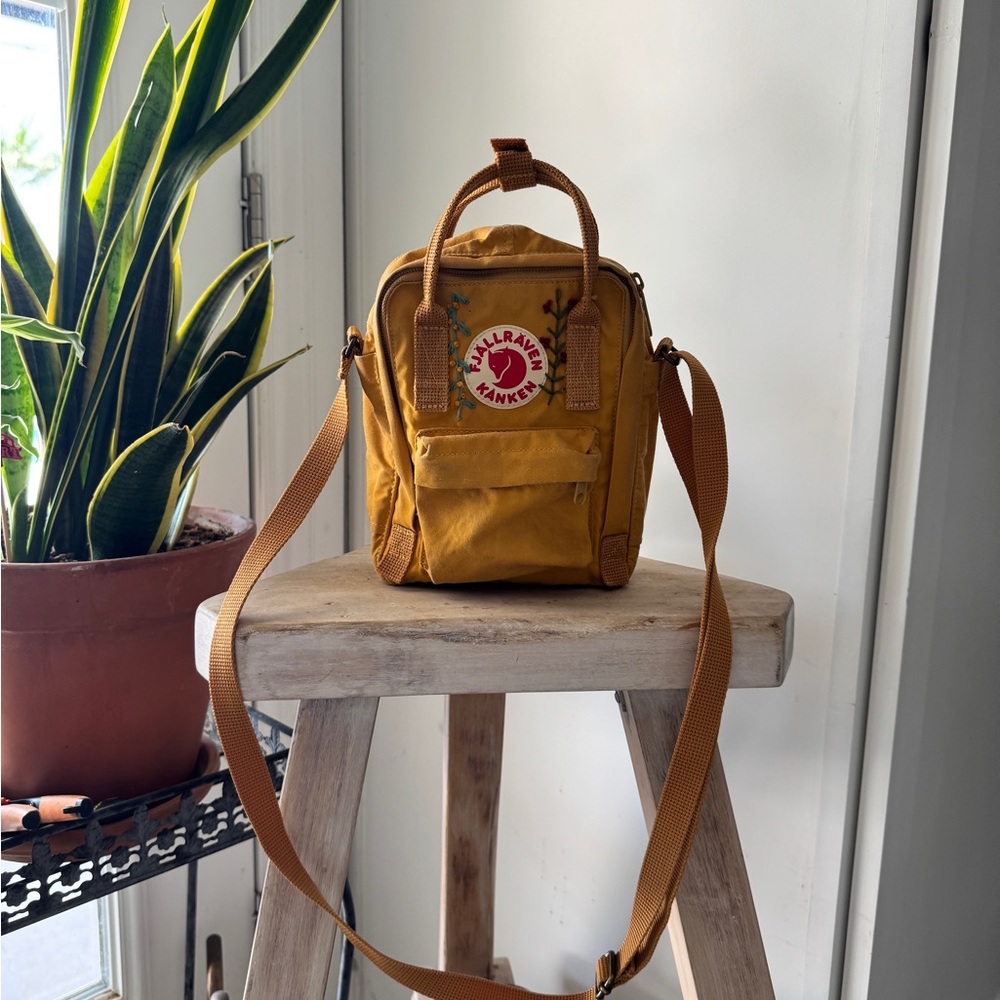 Fjallraven Kånken Mini in Mustard Yellow